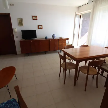 Ariston Apartment *