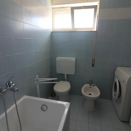Ariston شقة
