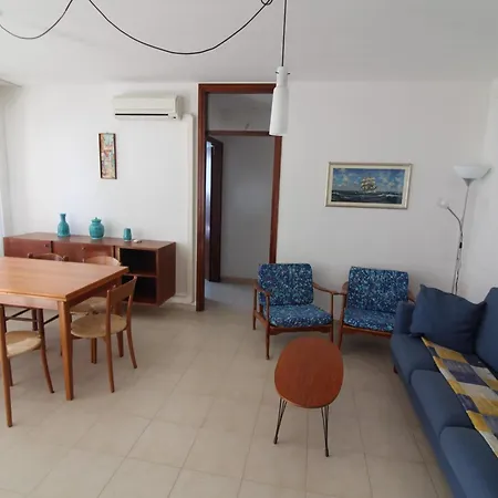 Ariston Apartment *