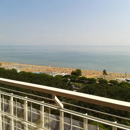 Ariston Apartment *
