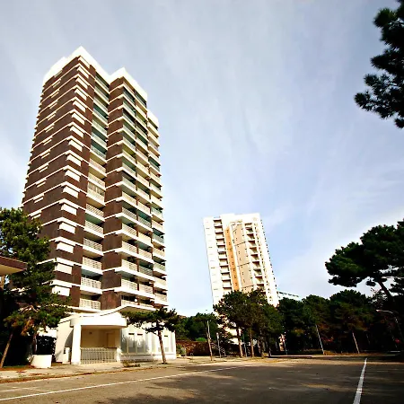 Ariston Apartment *